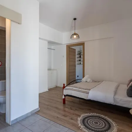 Apartment Terre 1-br Apt In + Balcony