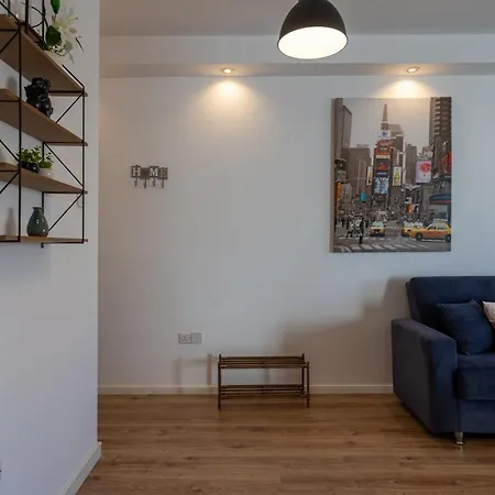 Apartment Terre 1-br Apt In + Balcony *