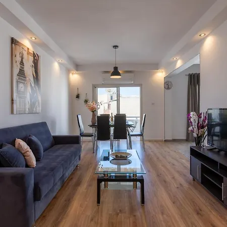 Apartment Terre 1-br Apt In + Balcony